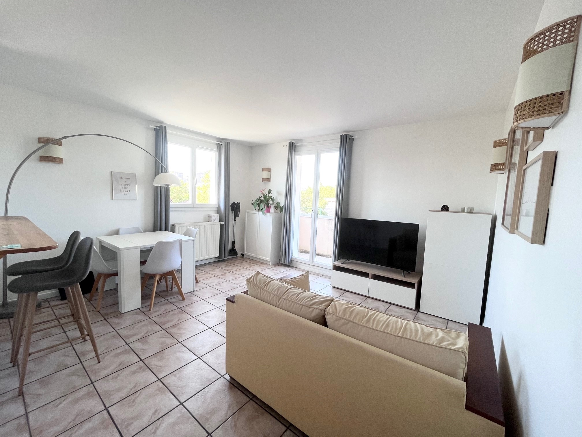 Appartement 1 pièce 45 m² · à Bron · 45 m² · 880 €/mois